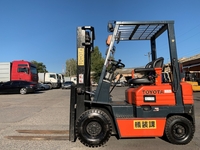 Вилочный автопогрузчик Toyota на 1.5 тонны с двигателем 5 К - <ro>Изображение</ro><ru>Изображение</ru> #1, <ru>Объявление</ru> #1697972