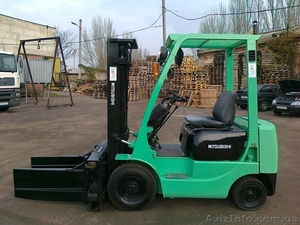 японский автопогрузчик Митсубиси с КИП-захватом