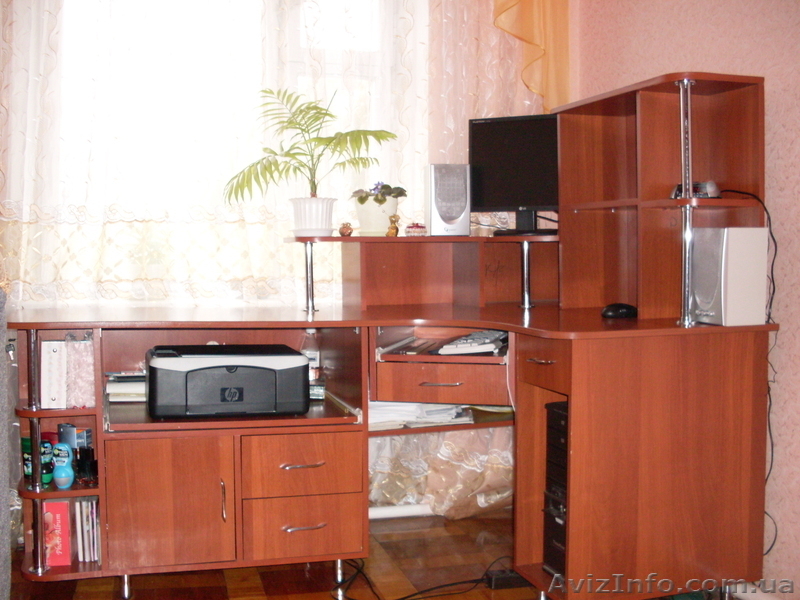 Кутовий комп'ютерний стіл просторий  - <ro>Изображение</ro><ru>Изображение</ru> #1, <ru>Объявление</ru> #456369