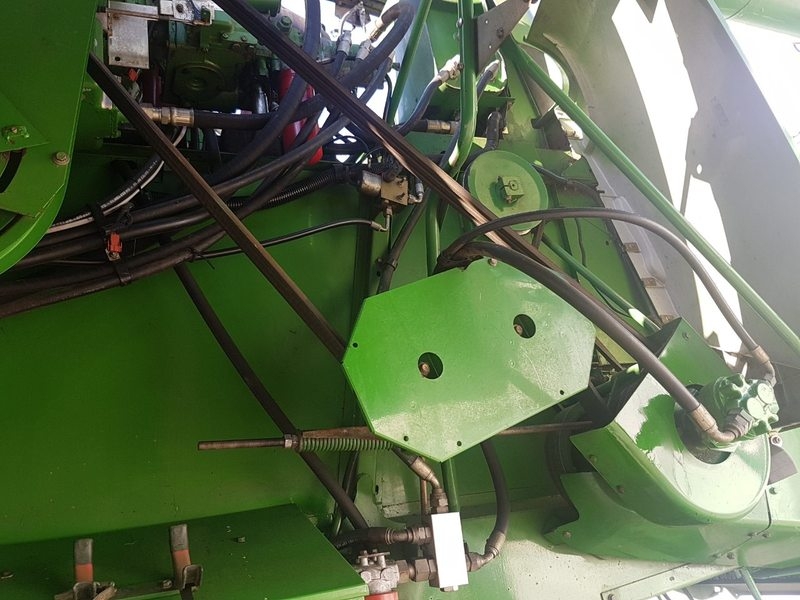 Комбайн зерноуборочный John Deere 9680 WTS  - <ro>Изображение</ro><ru>Изображение</ru> #6, <ru>Объявление</ru> #1651906